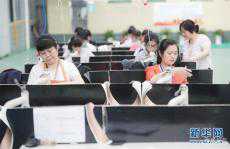 湖北鄖西：家門(mén)口穿新鞋 走上脫貧致富路