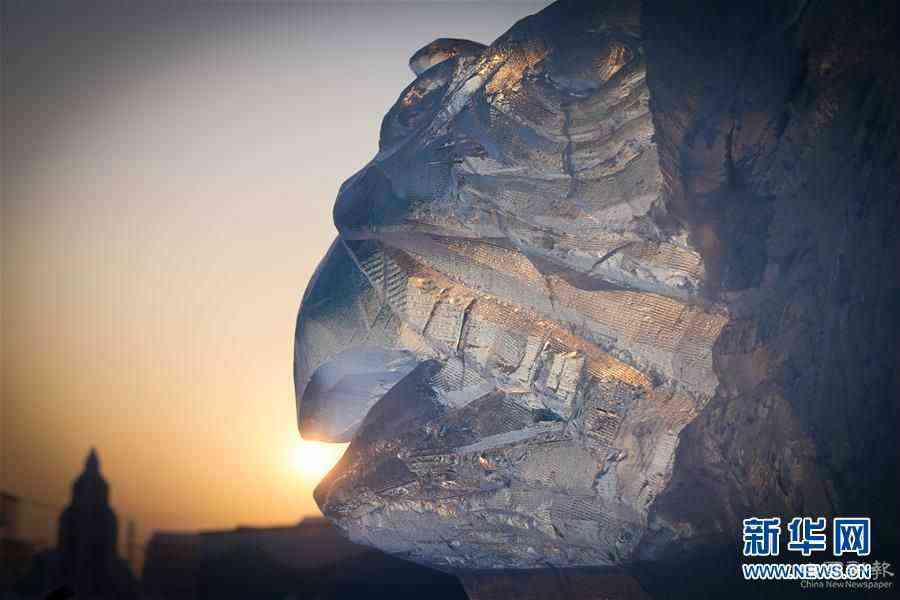 （社會(huì)）（5）哈爾濱：比拼冰雕技藝   打造精致“凍品”