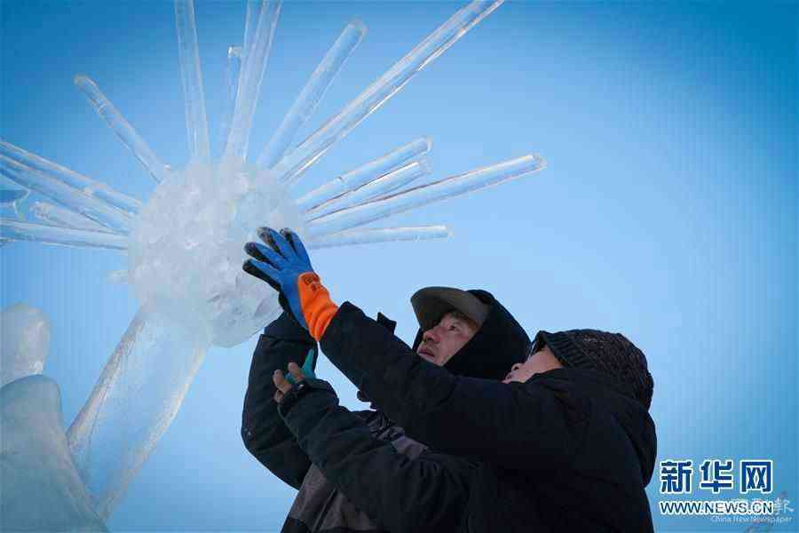 （社會(huì)）（3）哈爾濱：比拼冰雕技藝   打造精致“凍品”