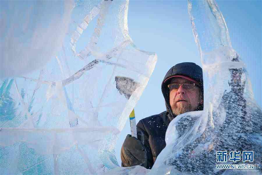 （社會(huì)）（7）哈爾濱：比拼冰雕技藝   打造精致“凍品”
