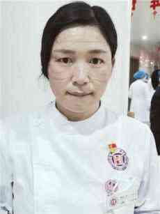 最美的臉！二孩媽媽“貼身”守護(hù)高度疑似危重患者10小時