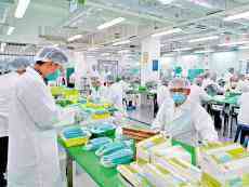 懲教署義工趕制口罩 署長落場幫手