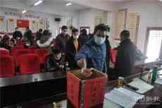 湖南新寧邊遠瑤鄉(xiāng)干部職工積極為疫區(qū)捐款