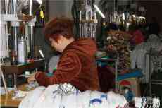 湖南嘉禾：扶貧車間打通“脫貧攻堅”脈絡