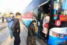 荊門專車“點對點”護(hù)送651名務(wù)工人員出省返崗