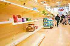 英國推升級版防疫措施：關(guān)閉大部分商店 禁止集會三周