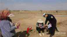 甘肅靖遠(yuǎn)交警大隊深入田間地頭宣傳交通安全