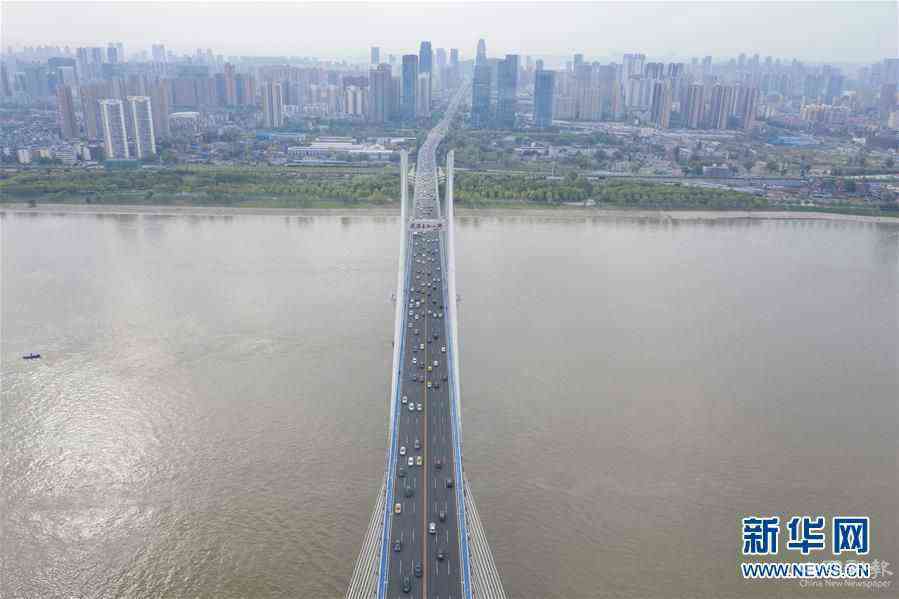 （聚焦疫情防控）（1）武漢長江二橋車流如織