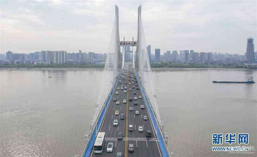 （聚焦疫情防控）（4）武漢長江二橋車流如織