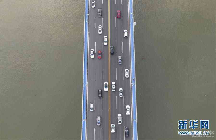 （聚焦疫情防控）（6）武漢長江二橋車流如織