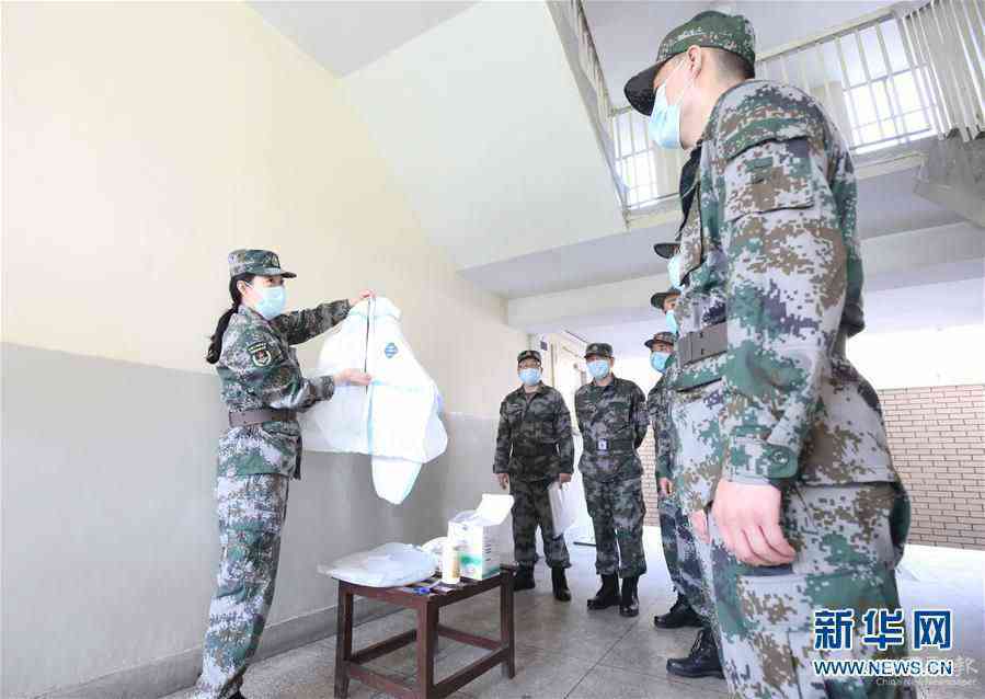 (國際疫情·圖文互動(dòng))(4)通訊:幫助“巴鐵”渡過疫情難關(guān)——記解放軍抗疫專家組在巴戰(zhàn)“疫”