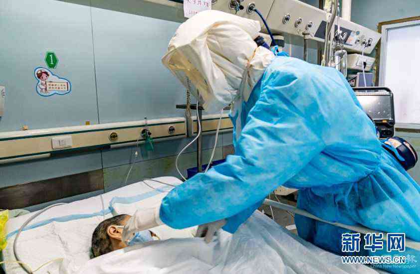 （新華全媒頭條·圖文互動(dòng)）（3）“我看不見你的樣子，但我知道你是誰(shuí)”——寫在國(guó)際護(hù)士節(jié)來(lái)臨之際