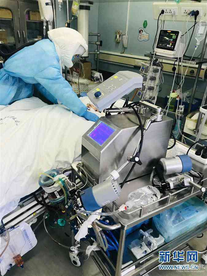 （新華全媒頭條·圖文互動(dòng)）（4）“我看不見你的樣子，但我知道你是誰(shuí)”——寫在國(guó)際護(hù)士節(jié)來(lái)臨之際