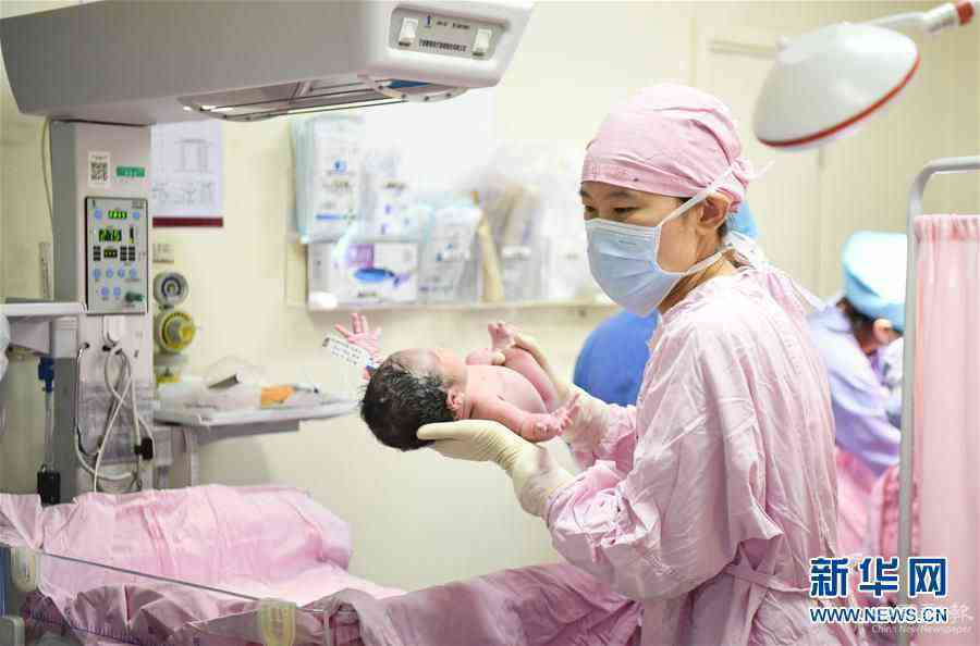 （新華全媒頭條·圖文互動(dòng)）（5）“我看不見你的樣子，但我知道你是誰(shuí)”——寫在國(guó)際護(hù)士節(jié)來(lái)臨之際