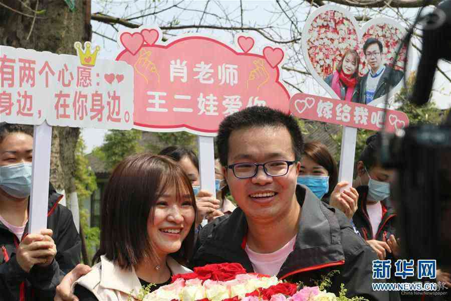 （新華全媒頭條·圖文互動(dòng)）（12）“我看不見你的樣子，但我知道你是誰(shuí)”——寫在國(guó)際護(hù)士節(jié)來(lái)臨之際