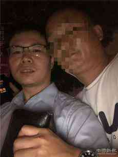 粗心乘客掉落2萬元  熱心的哥及時(shí)歸還