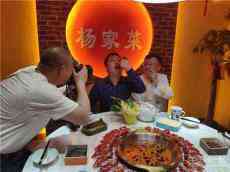 長(zhǎng)沙首家“龍蝦火鍋”面世  創(chuàng)始人楊眼鏡稱(chēng)欲與川菜試比高