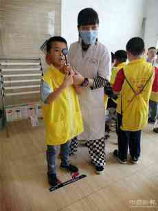 湖南沅江：16位小學生參加體驗保護眼睛活動 