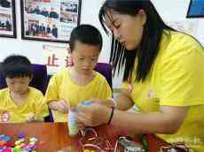 湖南沅江小學(xué)生“變廢為寶”盛開(kāi)藝術(shù)花朵