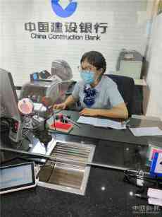 建行沅江支行美女員工拾金不昧獲贊譽