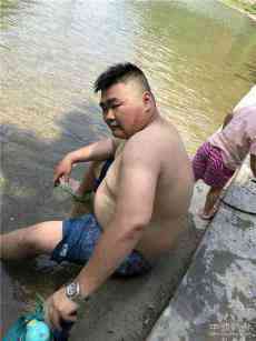 貴州鎮(zhèn)遠：好小伙挺身而出救了兩條命！