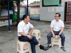 貴州桐梓教育局局長周世鑫深入長崗逸夫小學(xué)調(diào)研