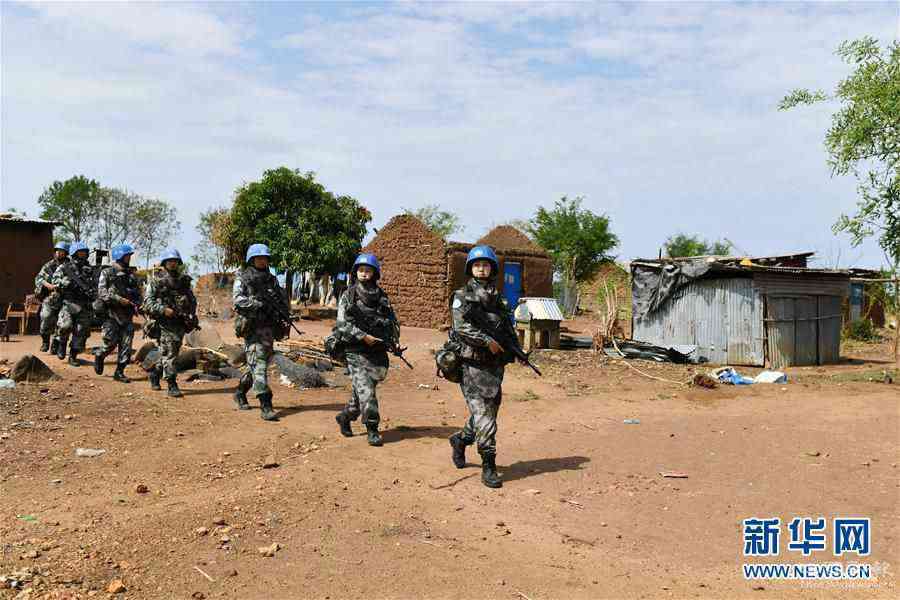 (新華全媒頭條·圖文互動(dòng))(6)崢嶸歲月30年 中國藍(lán)盔衛(wèi)和平