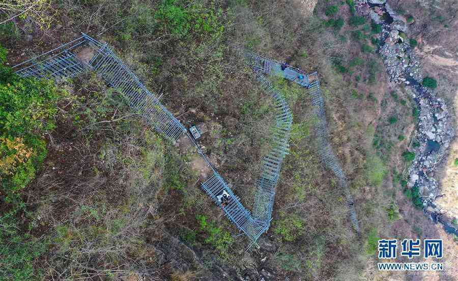 （新華全媒頭條·走向我們的小康生活·圖文互動(dòng)）（1）奮斗繪就“新天府”——川蜀大地干群“戰(zhàn)貧”軌跡掃描