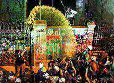 泰國(guó)總理：動(dòng)用一切法律打擊違法示威