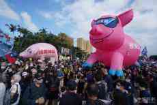 臺(tái)灣“秋斗” 五萬人怒吼：蔡英文下臺(tái)