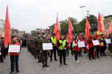 安徽省休寧：軍地聯合開展學雷鋒活動