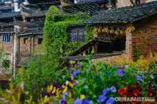 篁嶺二期油菜花海正值賞花期 踏青賞花游人絡(luò)繹不絕