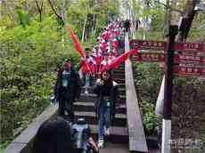 桐梓縣長(zhǎng)崗逸夫小學(xué)開(kāi)展“重走長(zhǎng)征路，重溫革命史”活動(dòng)