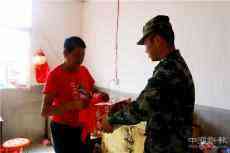 武警官兵在“五一”勞動節(jié)開展愛民助民活動