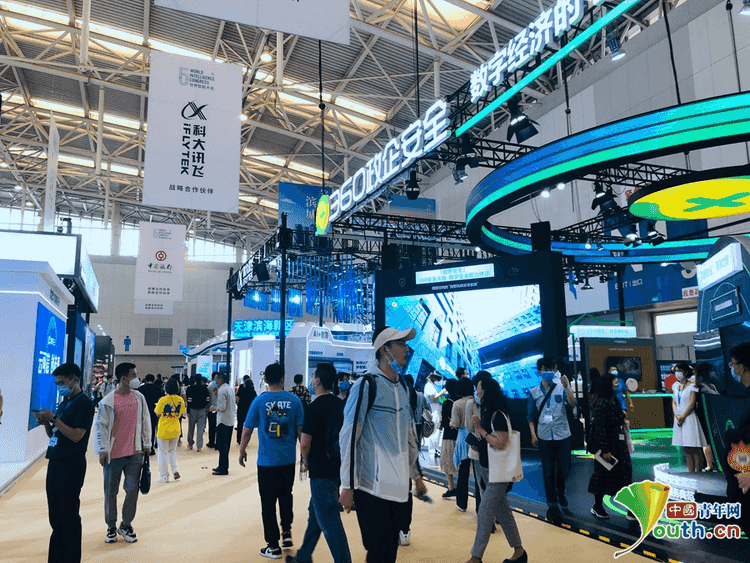 220多家企業(yè)機構(gòu)亮相世界智能大會智能科技展，引市民參觀