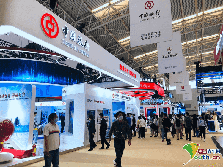 220多家企業(yè)機構(gòu)亮相世界智能大會智能科技展，引市民參觀