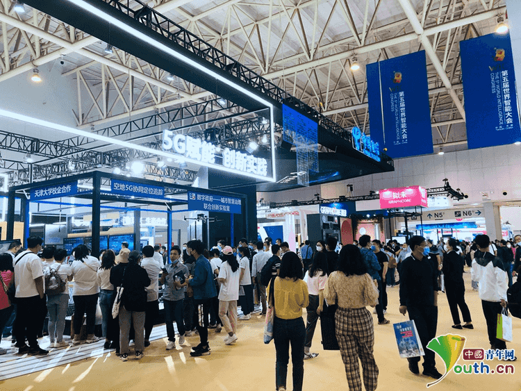 220多家企業(yè)機構(gòu)亮相世界智能大會智能科技展，引市民參觀