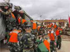 向震中挺進(jìn)！——武警青?？傟?duì)果洛支隊(duì)搶險(xiǎn)救援見聞