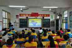 新田龍泉一小開展“深切緬懷國之脊梁—袁隆平”悼念活動