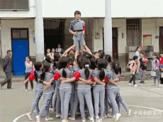 荷香橋鎮(zhèn)中心小學(xué)舉辦“紅心永向黨、奮斗新征程”演出