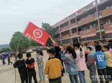 邵陽日報(bào)小記者帶雙泉明德小學(xué)生游戲中體驗(yàn)學(xué)習(xí)快樂