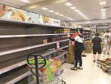 臺(tái)灣確診病例激增 患者無(wú)奈躺醫(yī)院走廊