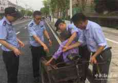 安徽休寧：高齡老人跌倒 警民共筑愛心