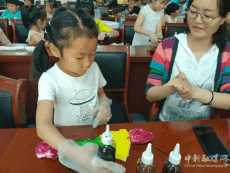 北京市通州區(qū)漷縣鎮(zhèn)軍屯村開(kāi)展兒童小組活動(dòng)
