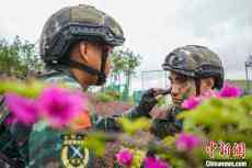 武警黔西南支隊(duì)組織特戰(zhàn)隊(duì)員開(kāi)展強(qiáng)化訓(xùn)練