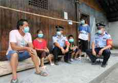 進(jìn)村入戶宣傳? 織牢疫情防控網(wǎng)