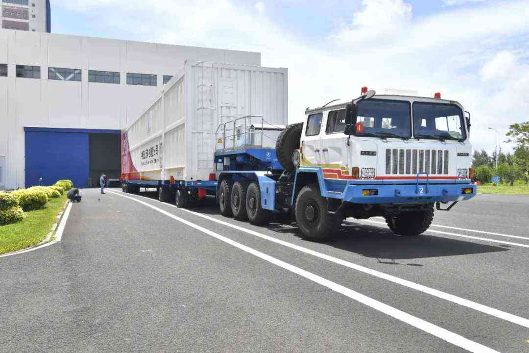 長征七號遙四運載火箭運抵文昌航天發(fā)射場。肖宇坤攝