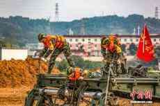 武警官兵開展搶險救援實(shí)兵演練