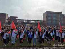 安徽郭河鎮(zhèn)明德小學(xué)開展“千人同唱一首歌”活動(dòng)