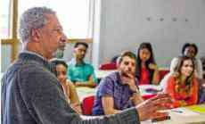 非洲作家古爾納獲諾貝爾文學(xué)獎 被質(zhì)疑系“政治正確”